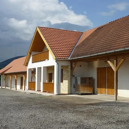 Olze Panzio 住宿加早餐酒店 Erdőbénye